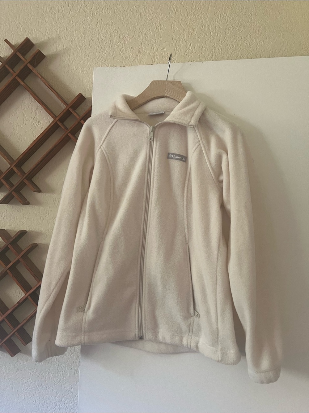 NWOT Columbia Woman’s Cream Fleece Full-Zip Jacket